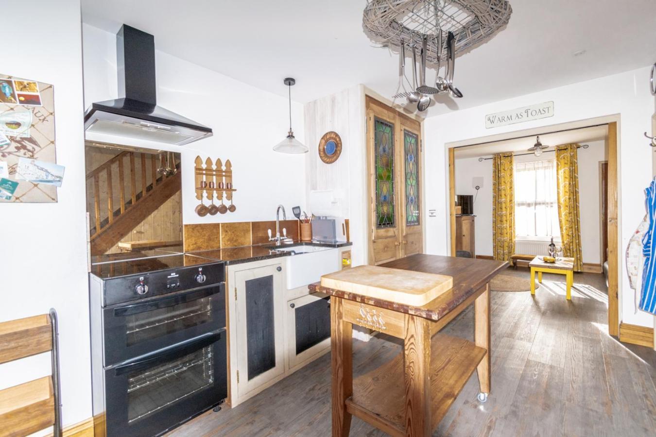 Stylish 2 Bedrooms Cosy & Bright Cottage, Pet Friendly, Sleeps 5, Titchfield Village - Summer Special Offer!! - By Blue Puffin Stays Екстер'єр фото