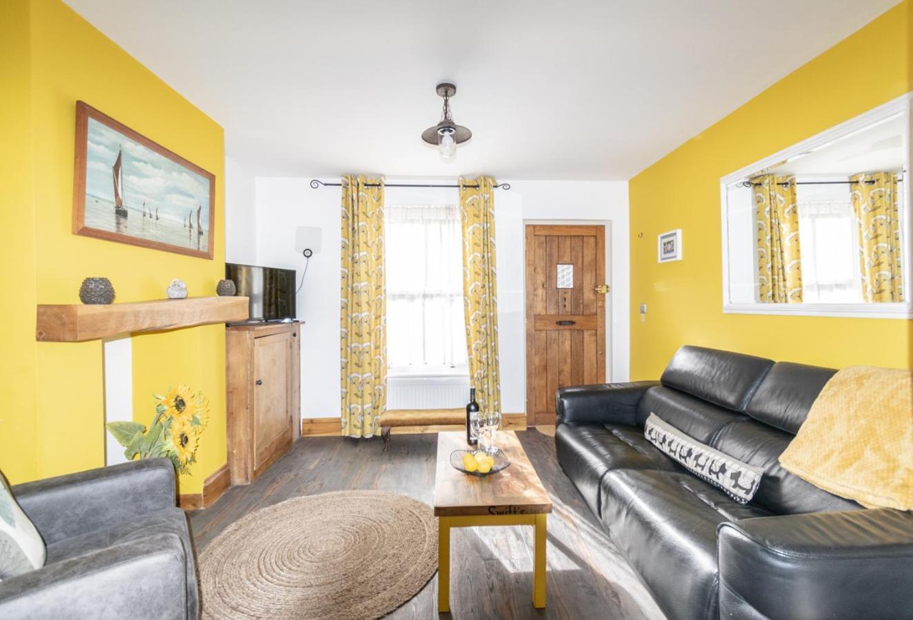 Stylish 2 Bedrooms Cosy & Bright Cottage, Pet Friendly, Sleeps 5, Titchfield Village - Summer Special Offer!! - By Blue Puffin Stays Екстер'єр фото