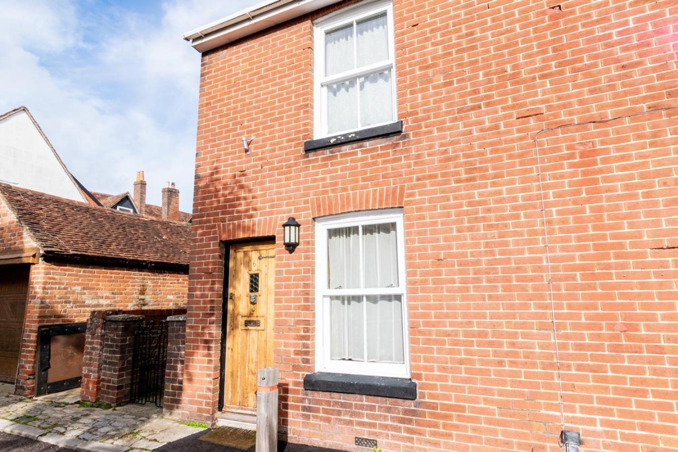 Stylish 2 Bedrooms Cosy & Bright Cottage, Pet Friendly, Sleeps 5, Titchfield Village - Summer Special Offer!! - By Blue Puffin Stays Екстер'єр фото