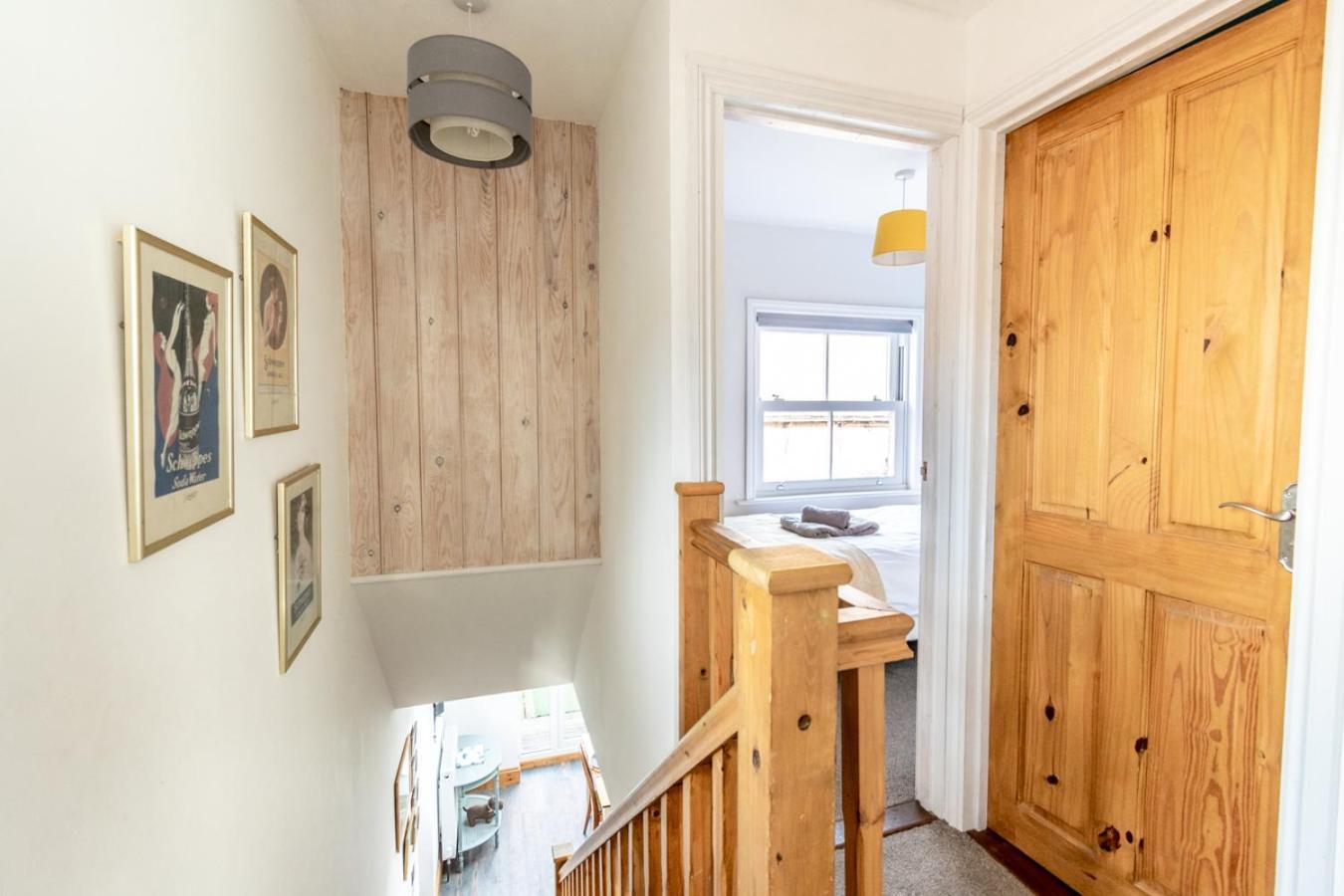 Stylish 2 Bedrooms Cosy & Bright Cottage, Pet Friendly, Sleeps 5, Titchfield Village - Summer Special Offer!! - By Blue Puffin Stays Екстер'єр фото