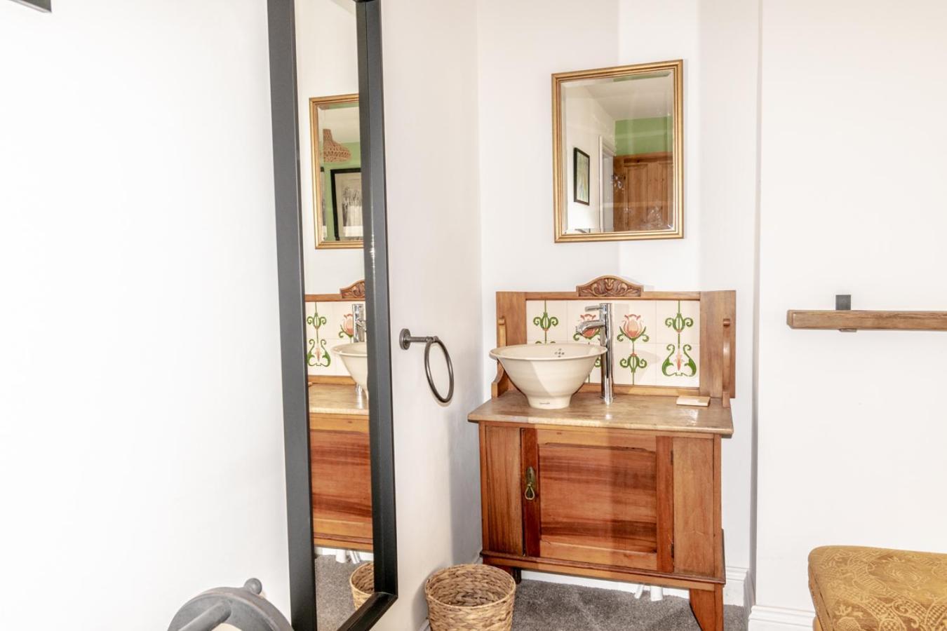 Stylish 2 Bedrooms Cosy & Bright Cottage, Pet Friendly, Sleeps 5, Titchfield Village - Summer Special Offer!! - By Blue Puffin Stays Екстер'єр фото