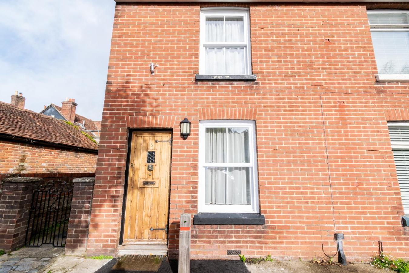 Stylish 2 Bedrooms Cosy & Bright Cottage, Pet Friendly, Sleeps 5, Titchfield Village - Summer Special Offer!! - By Blue Puffin Stays Екстер'єр фото