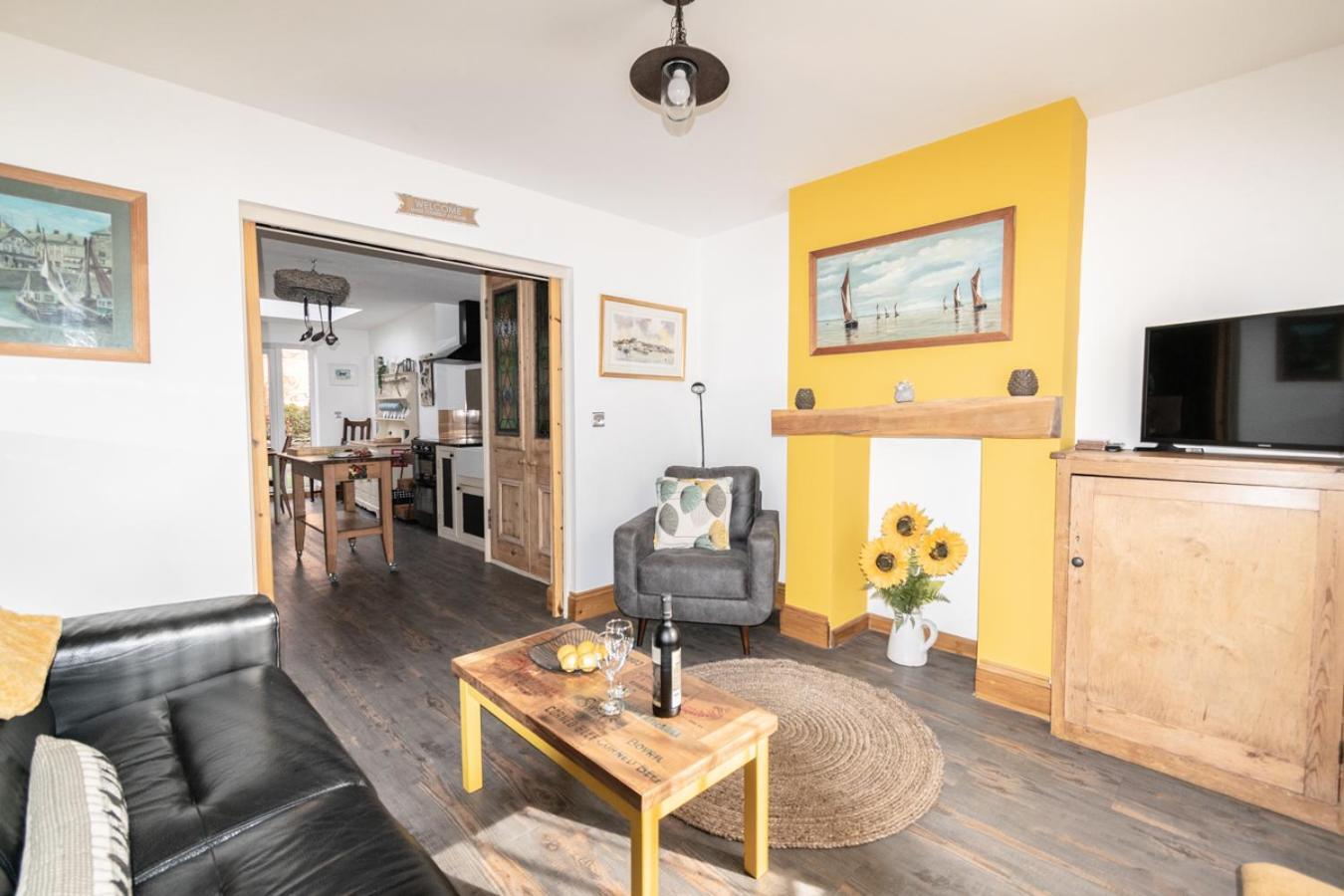 Stylish 2 Bedrooms Cosy & Bright Cottage, Pet Friendly, Sleeps 5, Titchfield Village - Summer Special Offer!! - By Blue Puffin Stays Екстер'єр фото